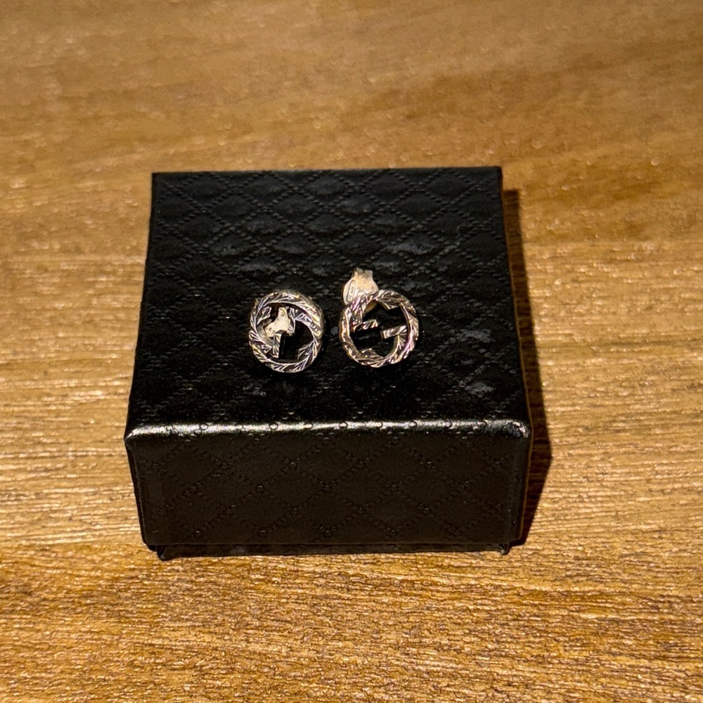 Gucci Interlocking G Arabesque Engraving Studs